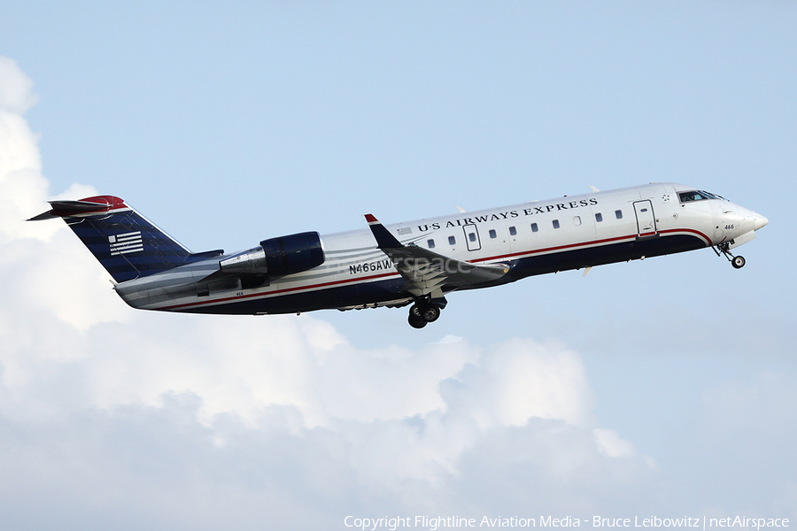 United Express (Air Wisconsin) Bombardier CRJ-200LR (N466AW) | Photo 151986