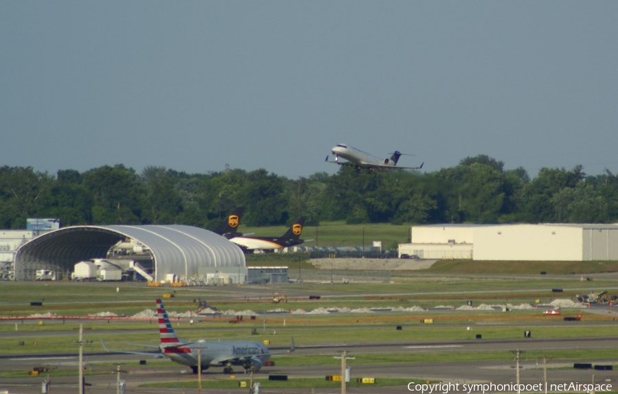 United Express (Air Wisconsin) Bombardier CRJ-200LR (N467AW) | Photo 328272
