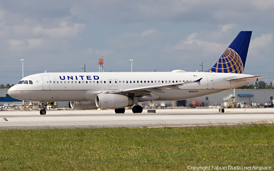 United Airlines Airbus A320-232 (N469UA) | Photo 330148