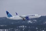 United Airlines Boeing 737-8 MAX (N47284) at  Kelowna - International, Canada