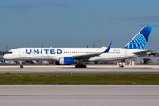 United Airlines Boeing 757-224 (N48127) at  Miami - International, United States