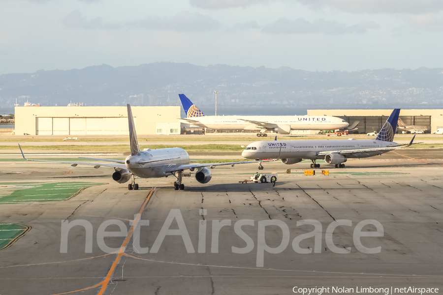 United Airlines Boeing 757-224 (N48127) | Photo 426843