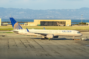 United Airlines Boeing 757-224 (N48127) at  San Francisco - International, United States