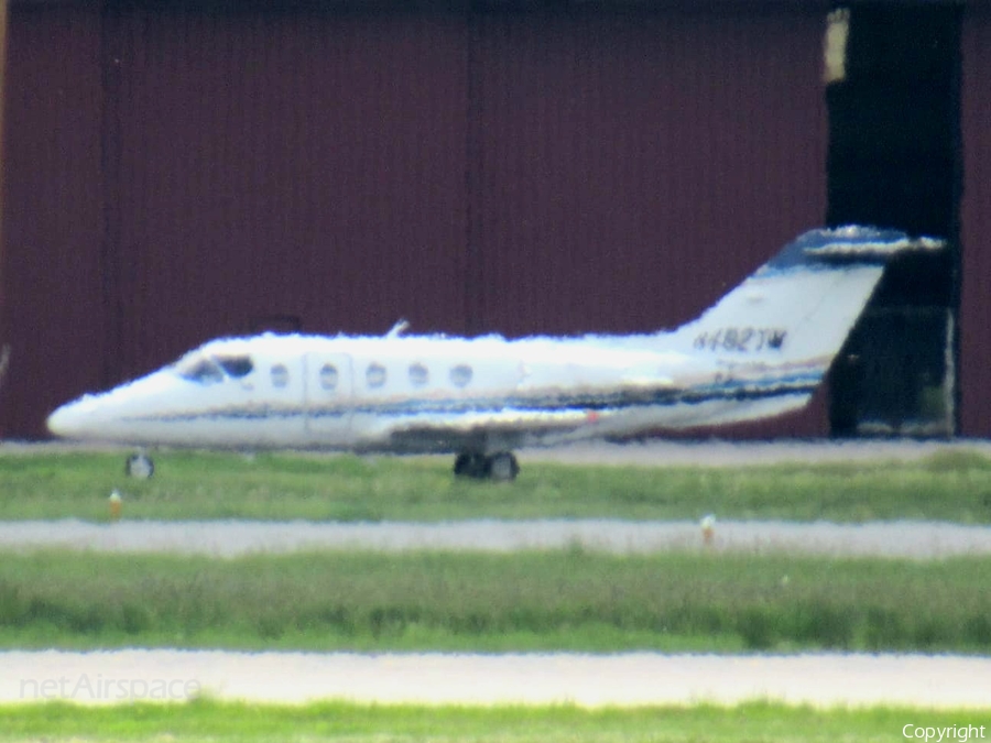 Wheels Up Raytheon Hawker 400XP (N482TM) | Photo 680497