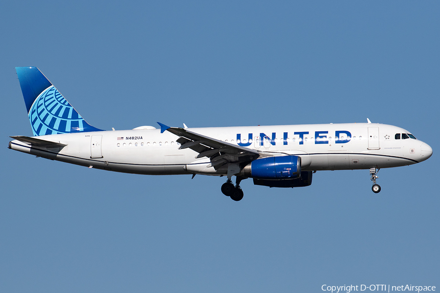 United Airlines Airbus A320-232 (N482UA) | Photo 601548