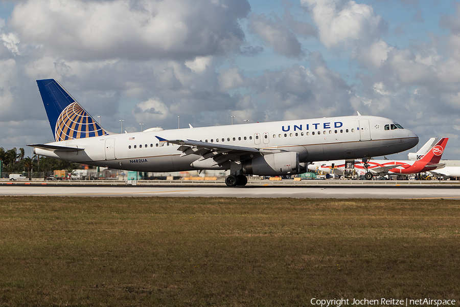 United Airlines Airbus A320-232 (N482UA) | Photo 221563