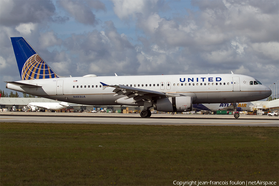 United Airlines Airbus A320-232 (N482UA) | Photo 228965