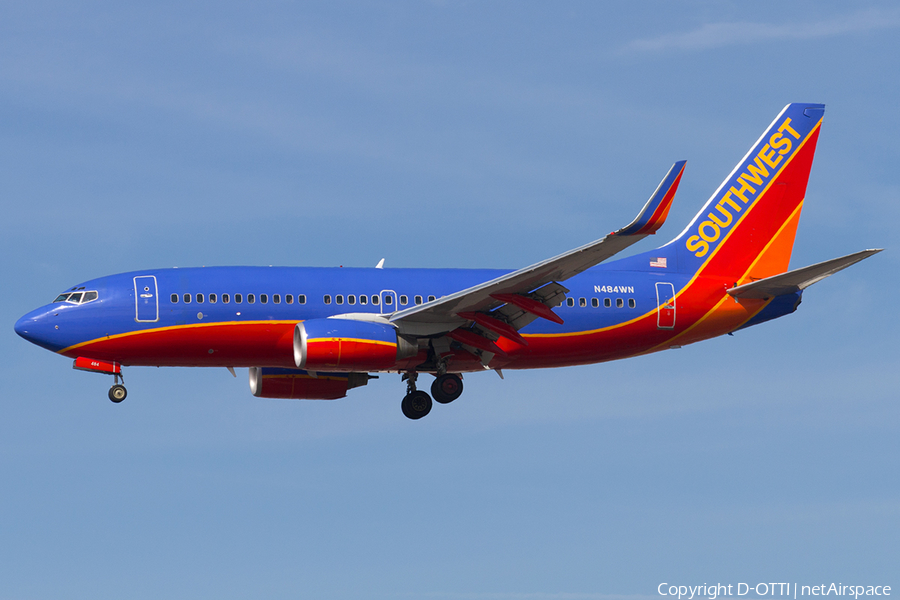 Southwest Airlines Boeing 737-7H4 (N484WN) | Photo 186577