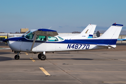 Aviator Air Flight School Cessna 172N Skyhawk (N4877D) at  Grand Prairie - Municipial, United States