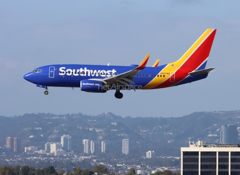 Southwest Airlines Boeing 737-7H4 (N487WN) at  Los Angeles - International, United States