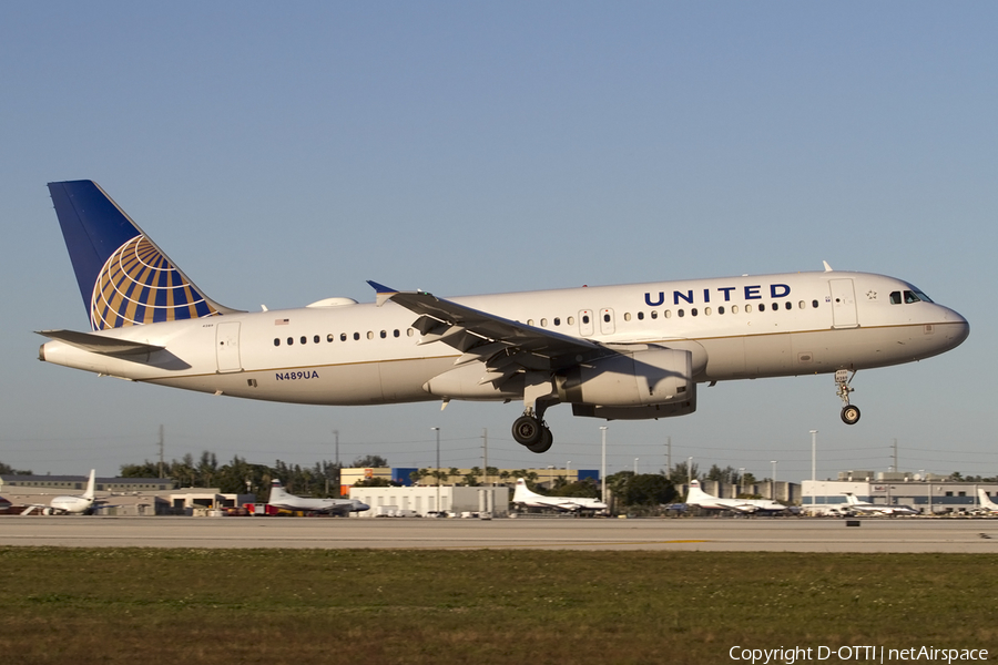 United Airlines Airbus A320-232 (N489UA) | Photo 430272
