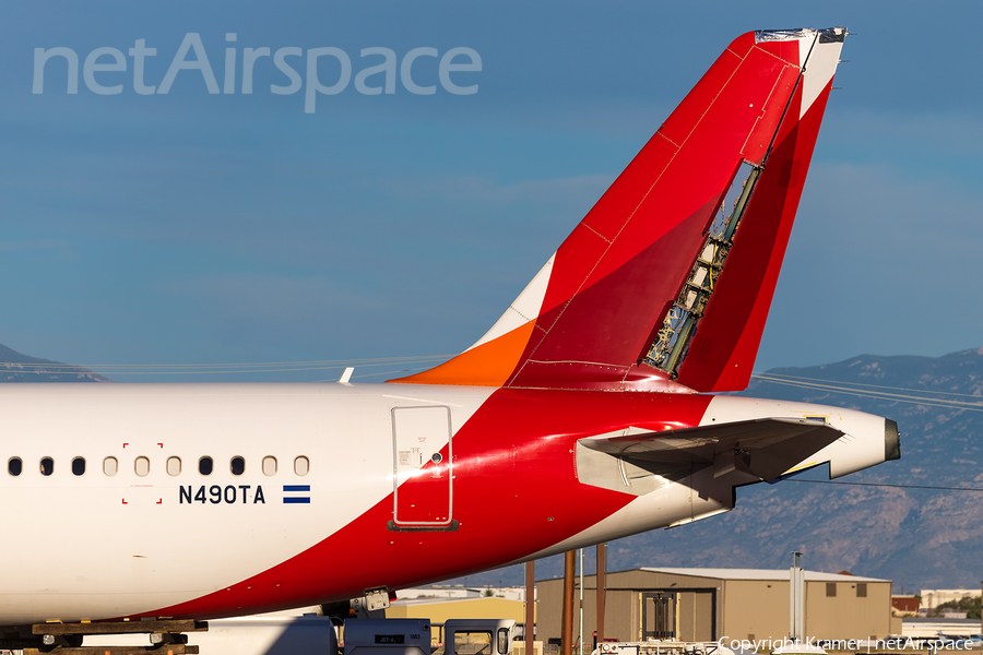 Avianca El Salvador Airbus A320-233 (N490TA) | Photo 676020