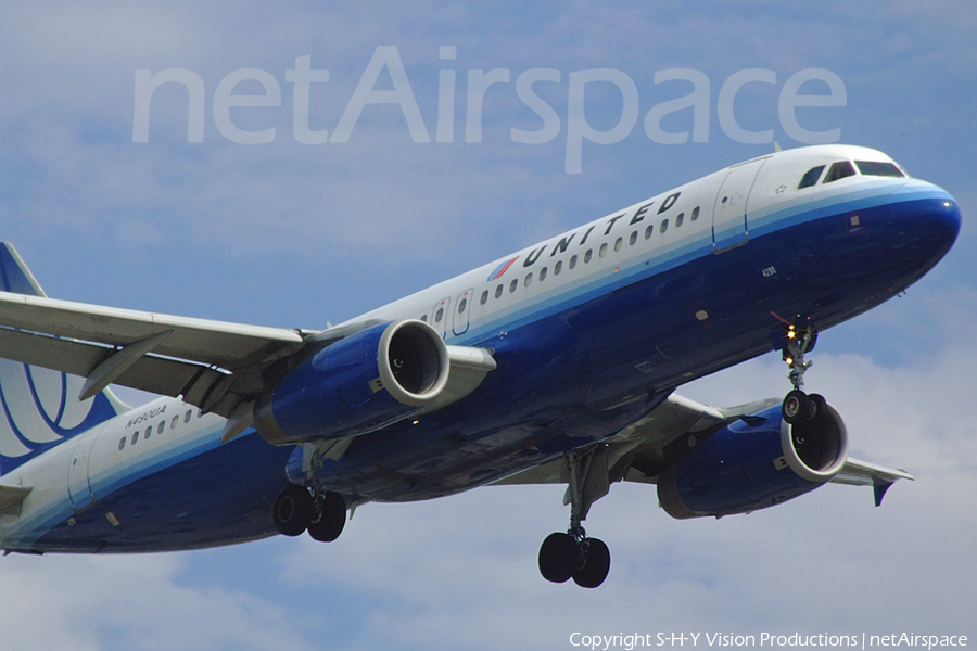 United Airlines Airbus A320-232 (N490UA) | Photo 10819