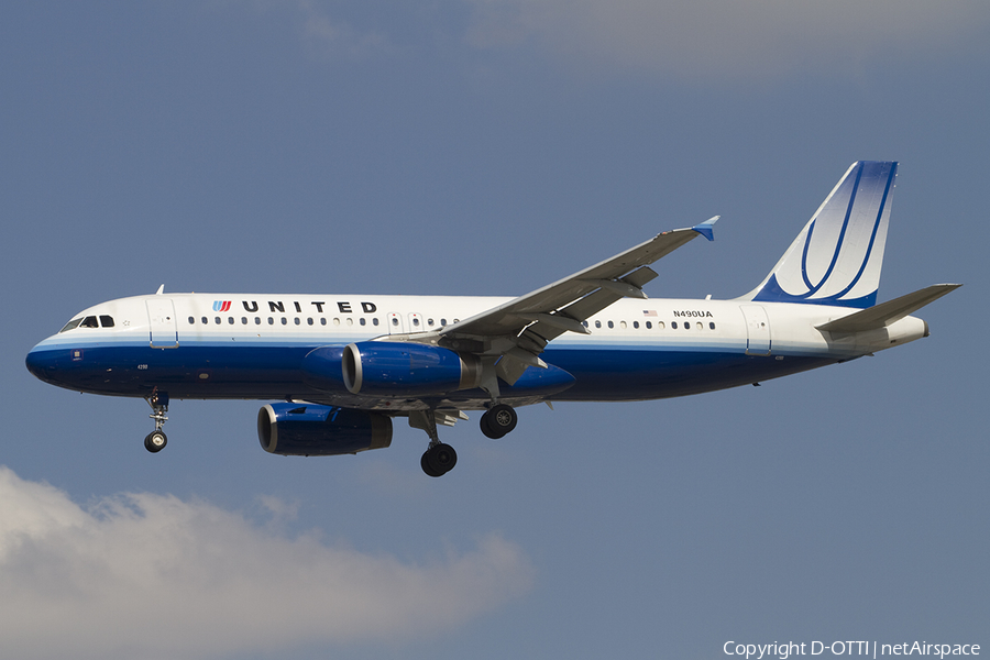 United Airlines Airbus A320-232 (N490UA) | Photo 337982