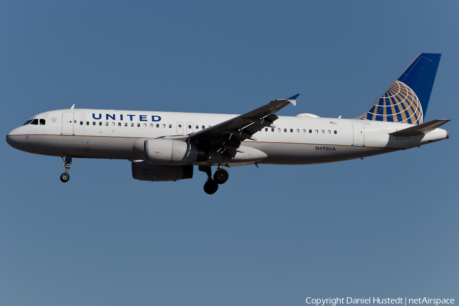 United Airlines Airbus A320-232 (N490UA) | Photo 446806