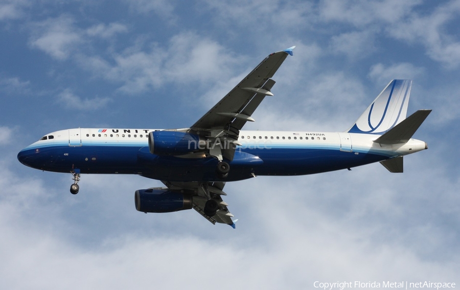 United Airlines Airbus A320-232 (N492UA) | Photo 300592