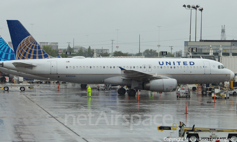 United Airlines Airbus A320-232 (N493UA) | Photo 587306