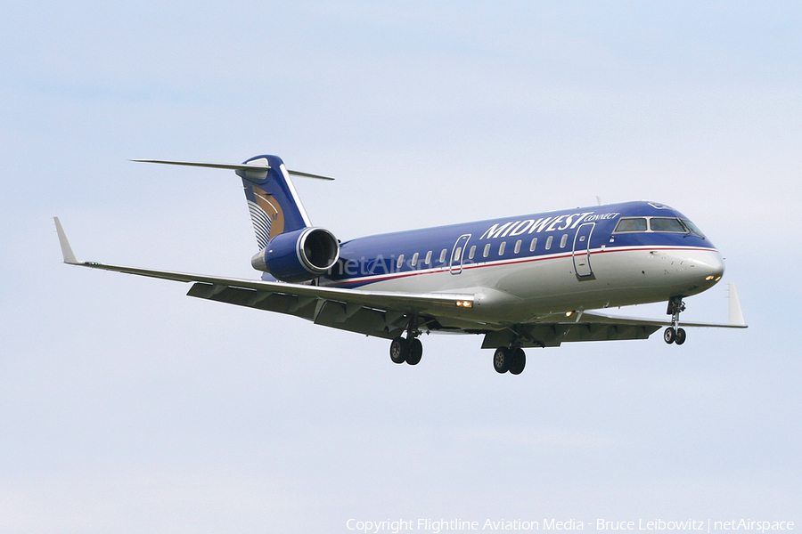 Midwest Connect (SkyWest Airlines) Bombardier CRJ-200ER (N494CA) | Photo 150714