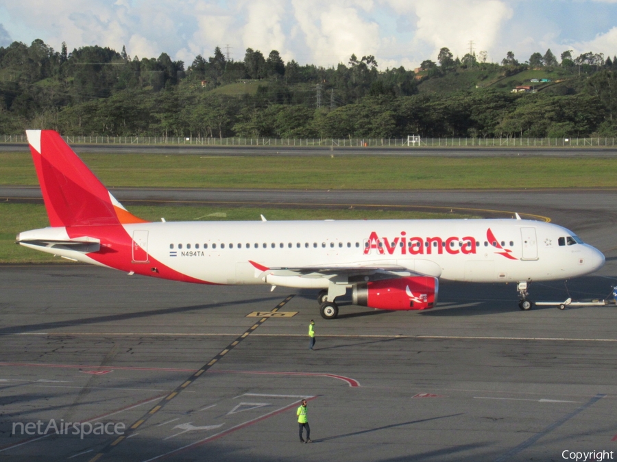 Avianca El Salvador Airbus A320-233 (N494TA) | Photo 348253