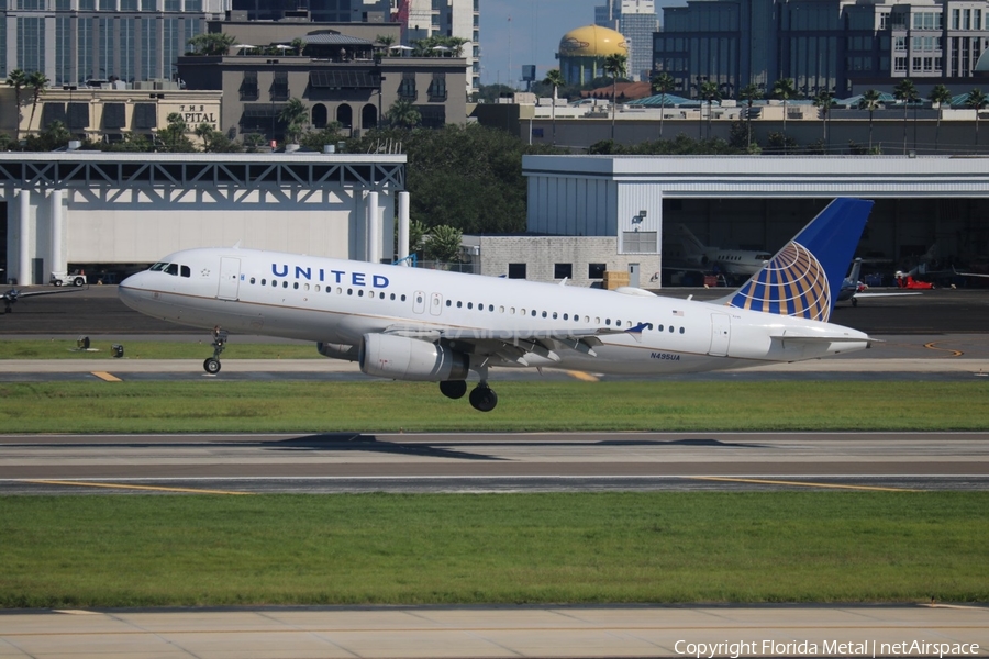 United Airlines Airbus A320-232 (N495UA) | Photo 304322