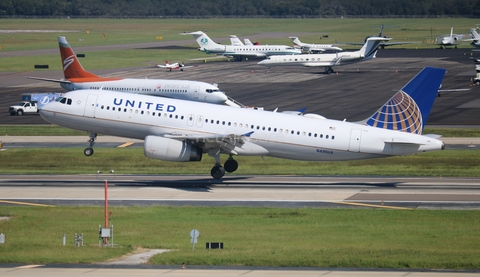 United Airlines Airbus A320-232 (N495UA) at  Tampa - International, United States