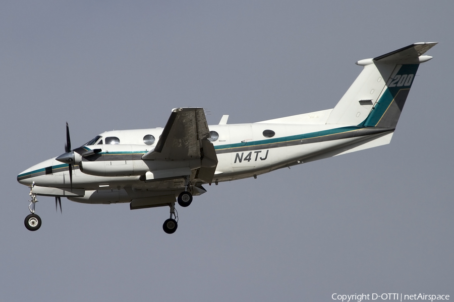(Private) Beech King Air 200 (N4TJ) | Photo 428641