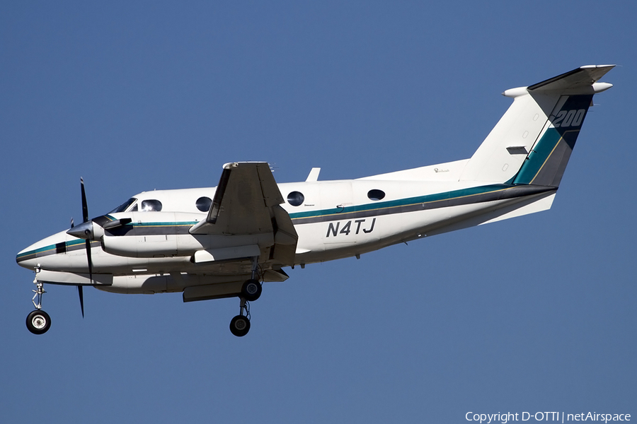 (Private) Beech King Air 200 (N4TJ) | Photo 457870