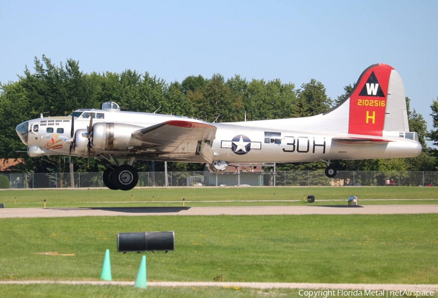 EAA Aviation Foundation Boeing B-17G Flying Fortress (N5017N) | Photo 353045