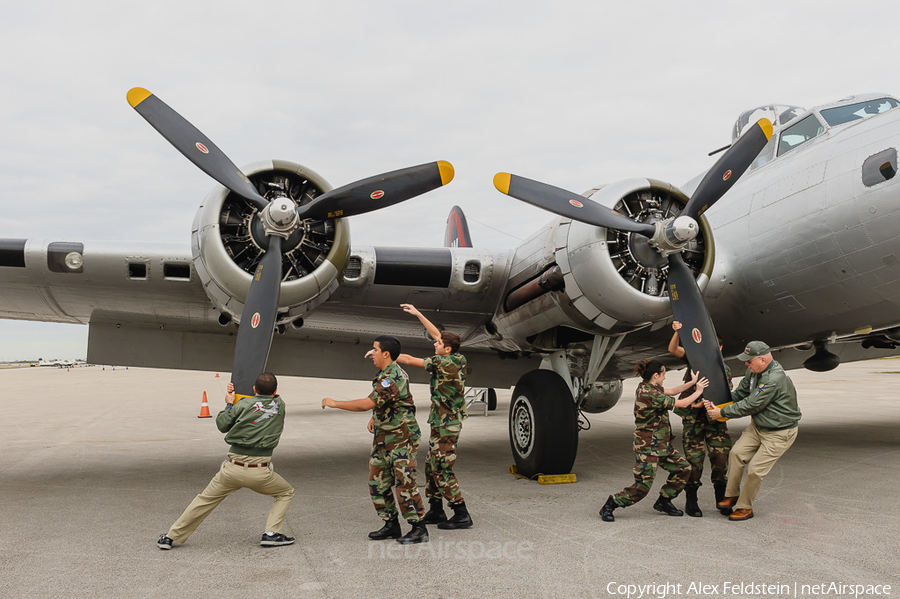 EAA Aviation Foundation Boeing B-17G Flying Fortress (N5017N) | Photo 67778