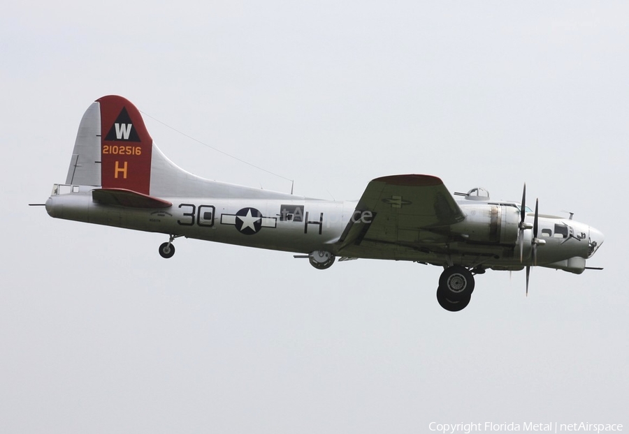 EAA Aviation Foundation Boeing B-17G Flying Fortress (N5017N) | Photo 304098