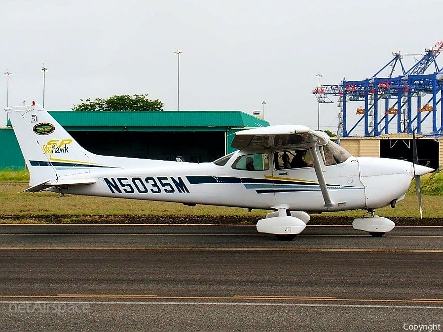 Isla Grande Flying School Cessna 172S Skyhawk SP (N5035M) | Photo 182899