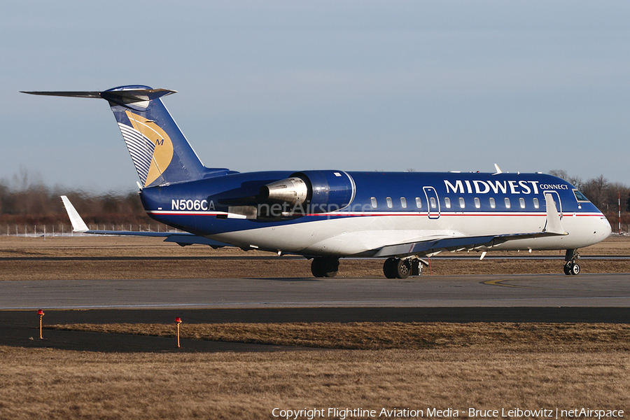 Midwest Connect (SkyWest Airlines) Bombardier CRJ-200ER (N506CA) | Photo 174028