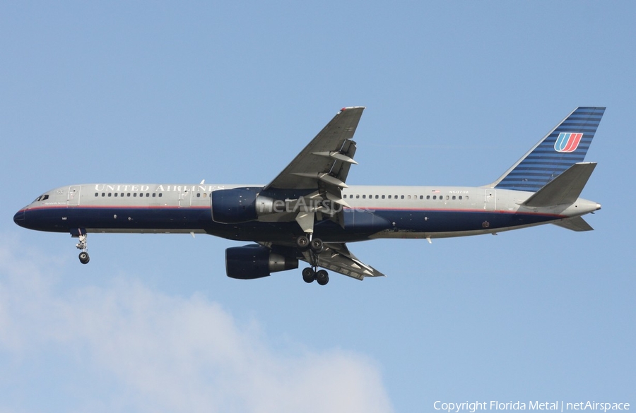 United Airlines Boeing 757-222 (N507UA) | Photo 300619