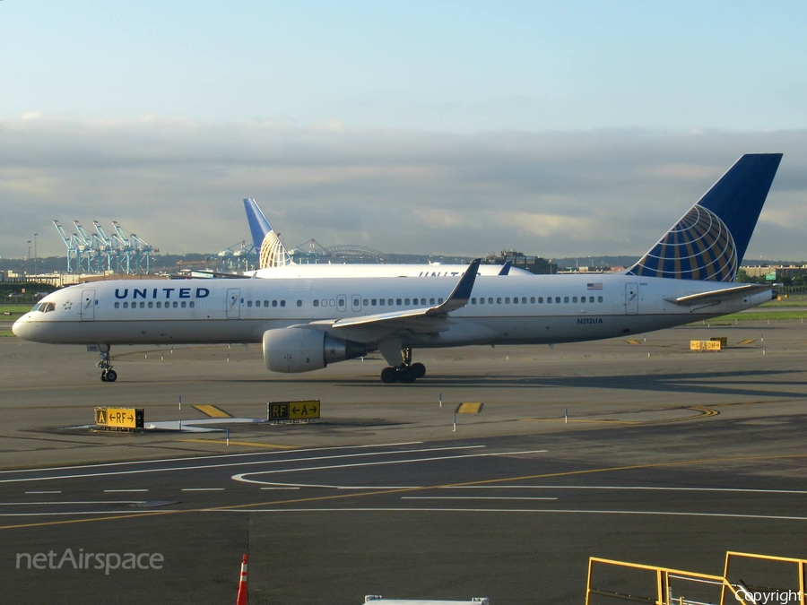 United Airlines Boeing 757-222 (N512UA) | Photo 258329