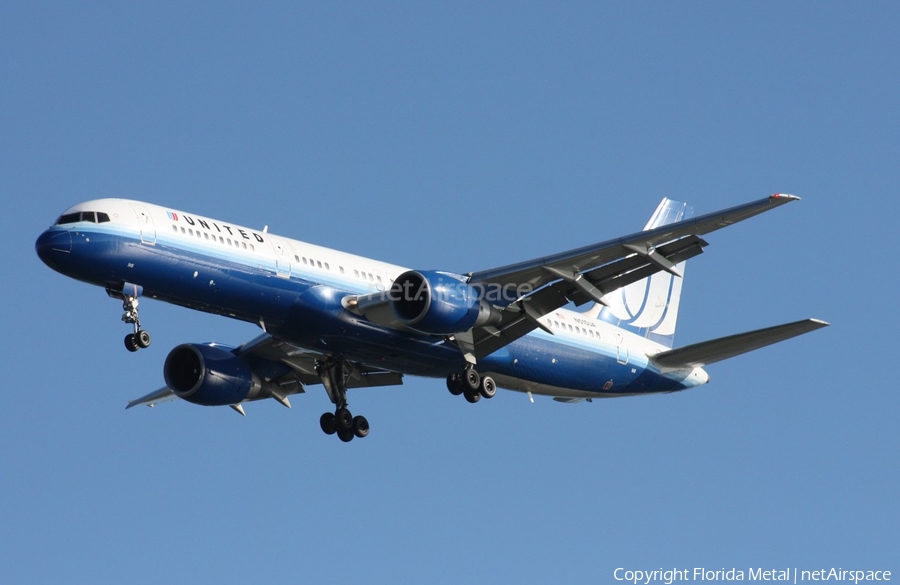 United Airlines Boeing 757-222 (N515UA) | Photo 300629