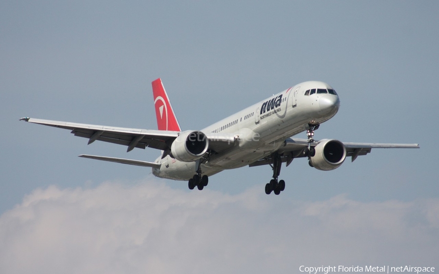 Northwest Airlines Boeing 757-251 (N520US) | Photo 300643