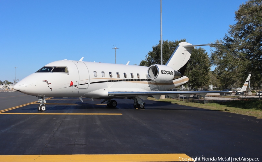 (Private) Bombardier CL-600-2B16 Challenger 605 (N523AR) | Photo 588246
