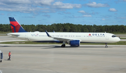 Delta Air Lines Airbus A321-271NX (N523DE) at  Orlando - International (McCoy), United States