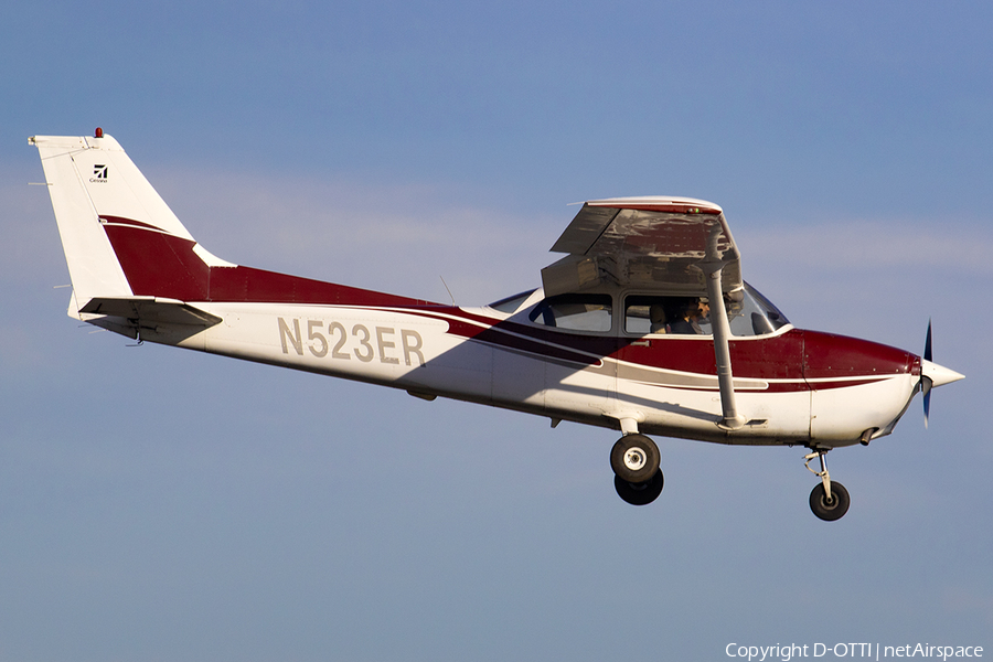 14 Day Pilot Cessna 172S Skyhawk SP (N523ER) | Photo 561870