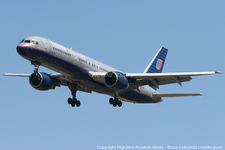 United Airlines Boeing 757-222 (N523UA) | Photo 83732