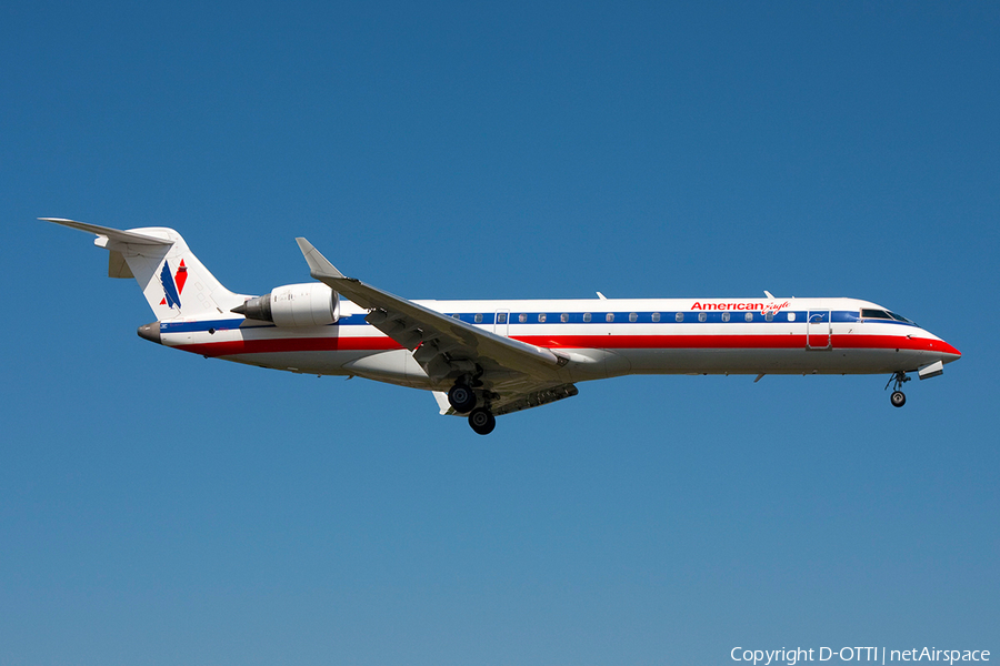 American Eagle Bombardier CRJ-701ER (N524AE) | Photo 386175
