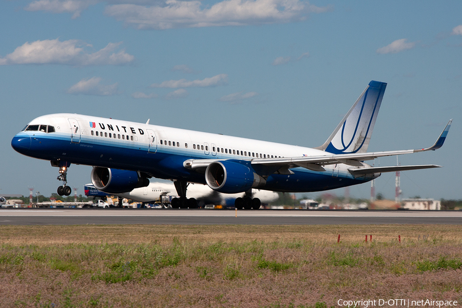 United Airlines Boeing 757-222 (N525UA) | Photo 387234