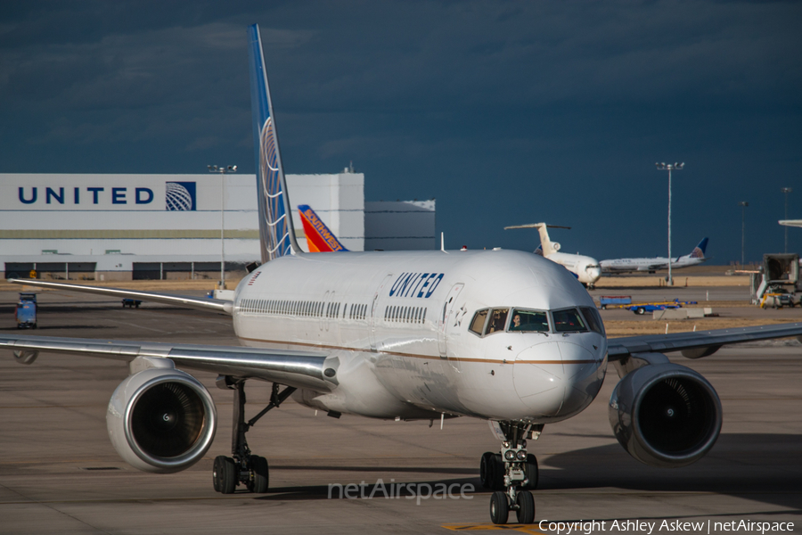 United Airlines Boeing 757-222 (N526UA) | Photo 66465
