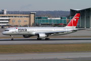 Northwest Airlines Boeing 757-251 (N526US) at  Minneapolis - St. Paul International, United States