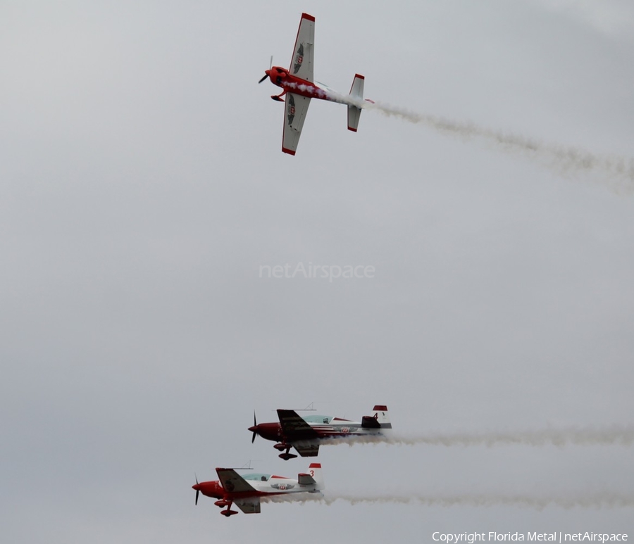 (Private) Extra EA-300L (N52FC) | Photo 556830