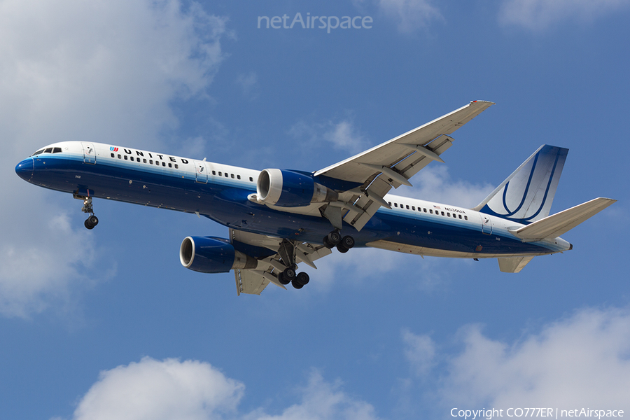 United Airlines Boeing 757-222 (N530UA) | Photo 10182