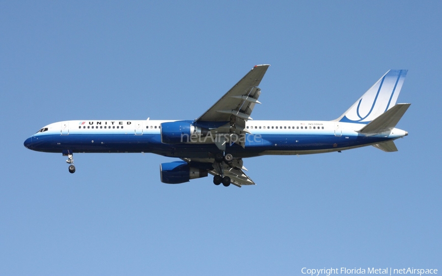 United Airlines Boeing 757-222 (N530UA) | Photo 300660