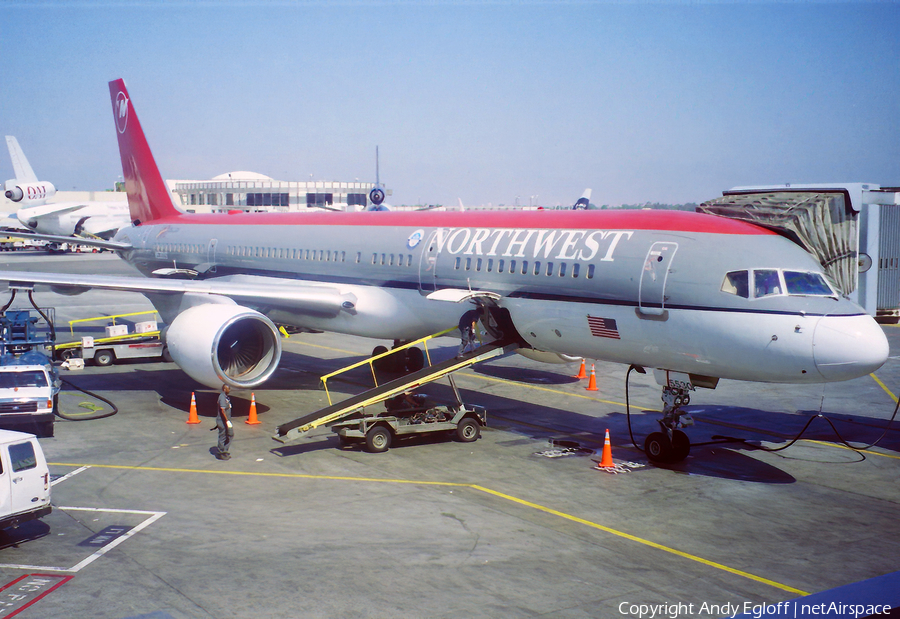 Northwest Airlines Boeing 757-251 (N530US) | Photo 380547