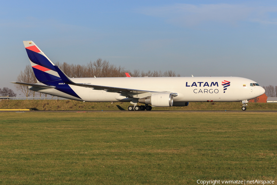 LATAM Cargo Chile Boeing 767-316F(ER) (N532LA) | Photo 385573