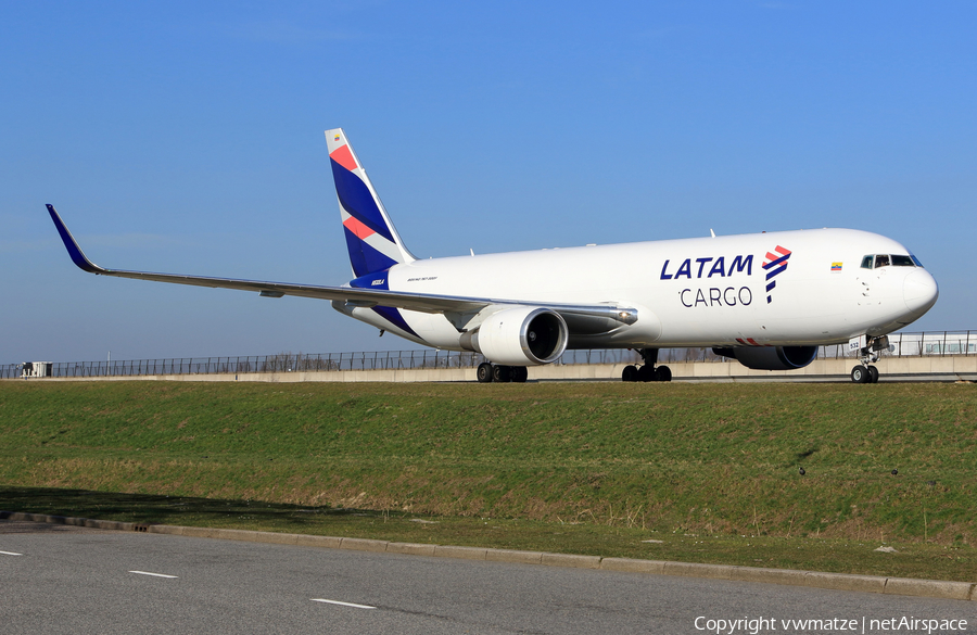 LATAM Cargo Chile Boeing 767-316F(ER) (N532LA) | Photo 424328